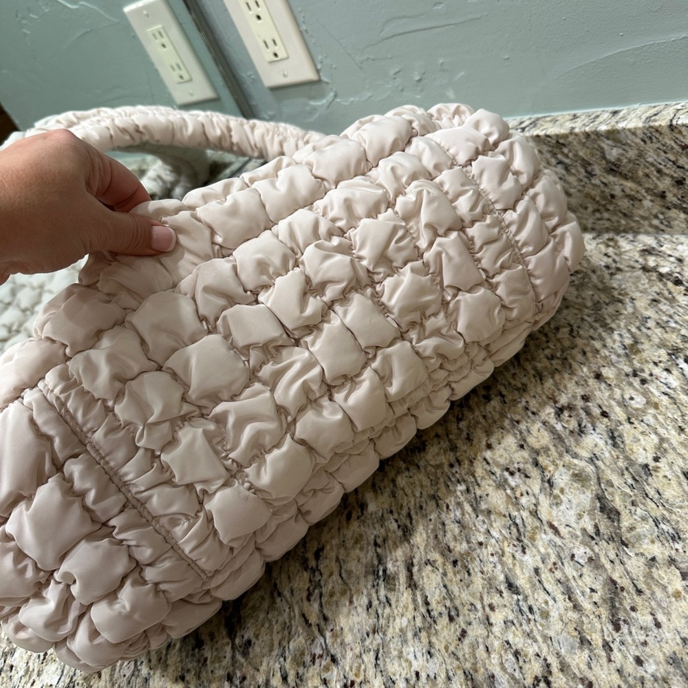 Off White Puffer Shoulder Bag - Picture 4 of 6